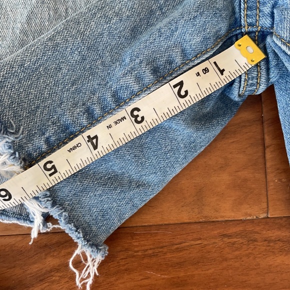 High Rise Universal Thread Shorts, Size 10 - Picture 2 of 4